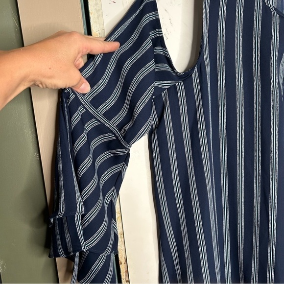 New Michael Kors Women’s Cold Shoulder Blouse Size Large Blue White Stripe BNWT - Picture 5 of 6